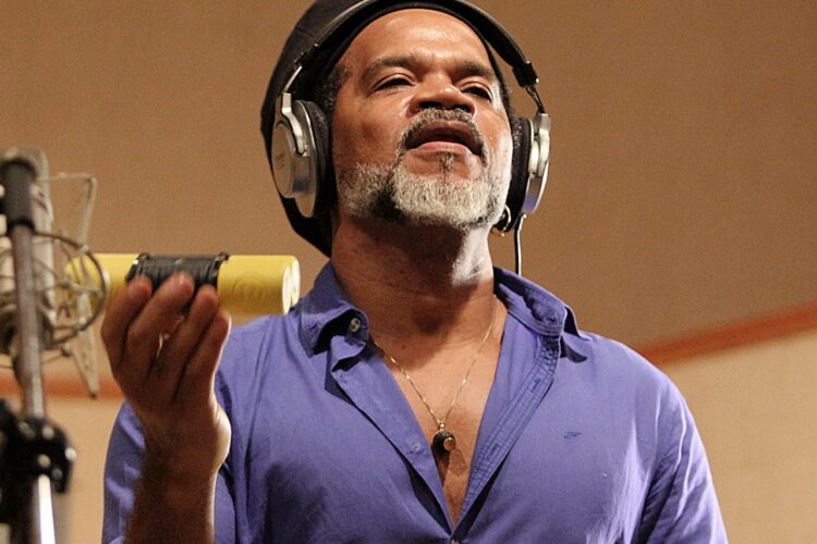Clipe Carlinhos Brown